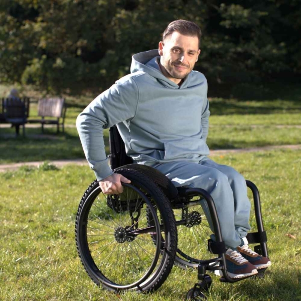 Omobic Challenger with off-set hub Rear wheel for wheelchairs
